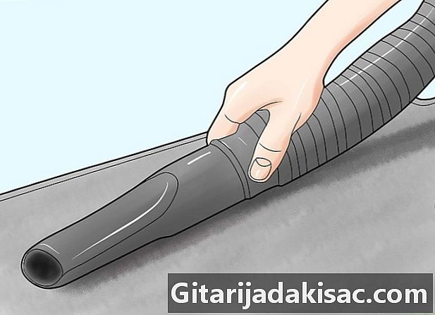 כיצד לנקות את החלק הפנימי של המכונית שלך